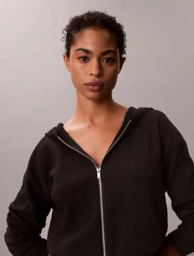 Locker sitzender Strick-Hoodie Locker sitzender Strick-Hoodie