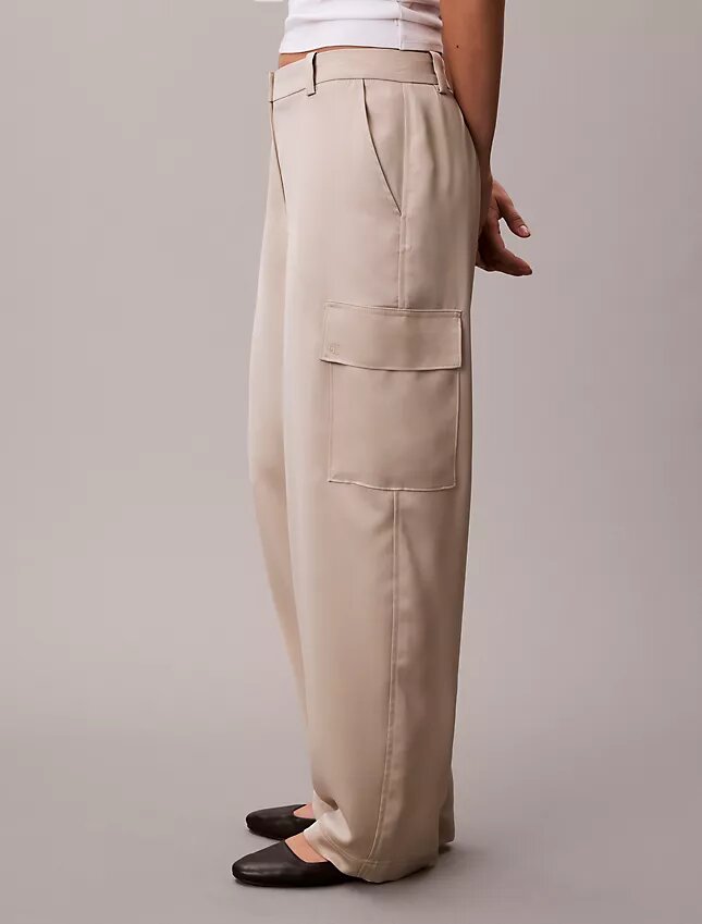 Lässige Cargo-Hose aus Satin-Twill Lässige Cargo-Hose aus Satin-Twill
