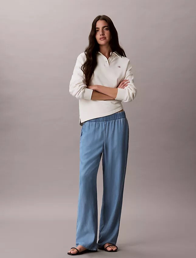 Lässige Denim-Jeans zum Hineinschlüpfen Lässige Denim-Jeans zum Hineinschlüpfen