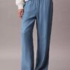 Lässige Denim-Jeans zum Hineinschlüpfen Lässige Denim-Jeans zum Hineinschlüpfen