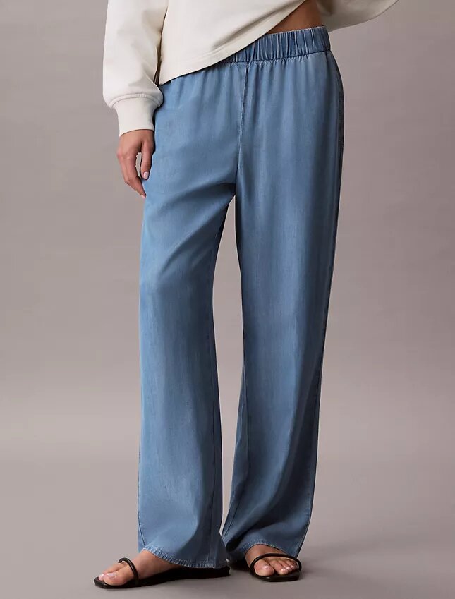 Lässige Denim-Jeans zum Hineinschlüpfen Lässige Denim-Jeans zum Hineinschlüpfen