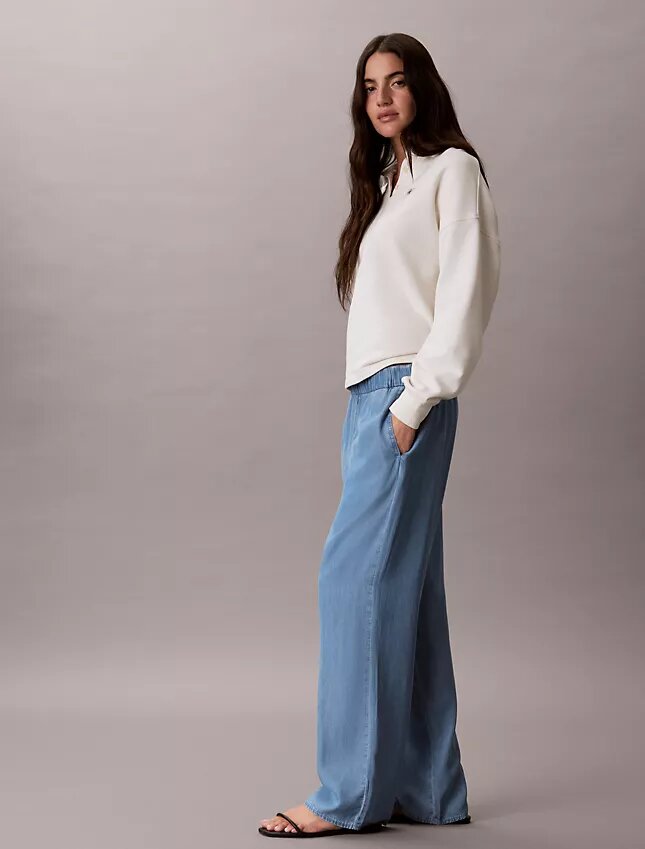 Lässige Denim-Jeans zum Hineinschlüpfen Lässige Denim-Jeans zum Hineinschlüpfen