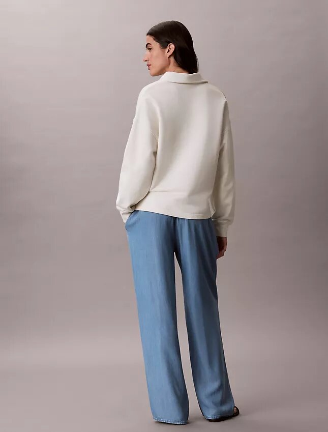 Lässige Denim-Jeans zum Hineinschlüpfen Lässige Denim-Jeans zum Hineinschlüpfen