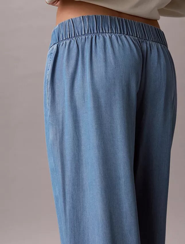 Lässige Denim-Jeans zum Hineinschlüpfen Lässige Denim-Jeans zum Hineinschlüpfen