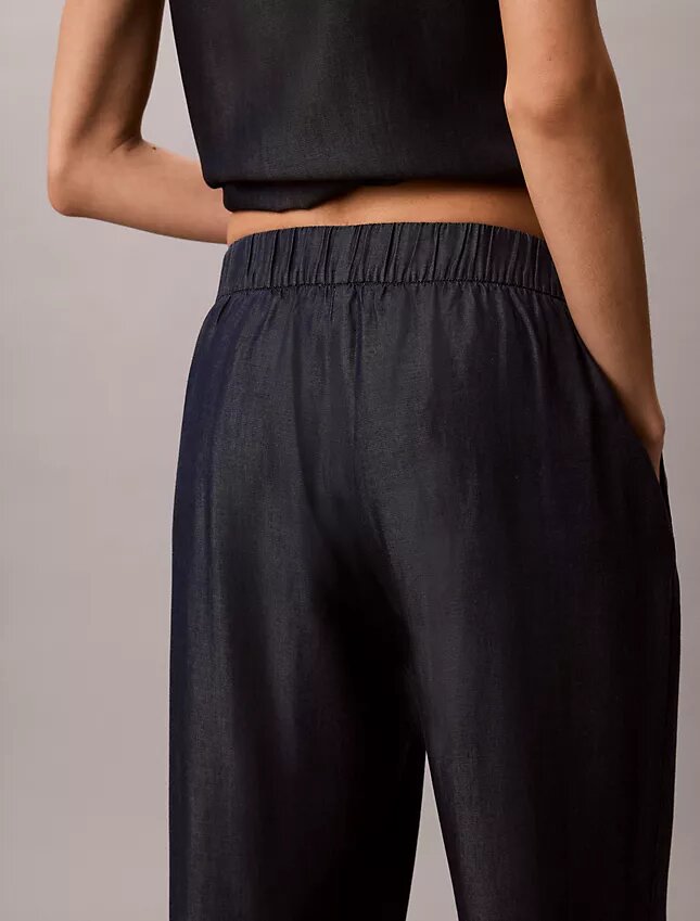 Lässige Denim-Jeans zum Hineinschlüpfen Lässige Denim-Jeans zum Hineinschlüpfen