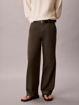 Lässige, gerade Hose mit Abnähern Lässige, gerade Hose mit Abnähern