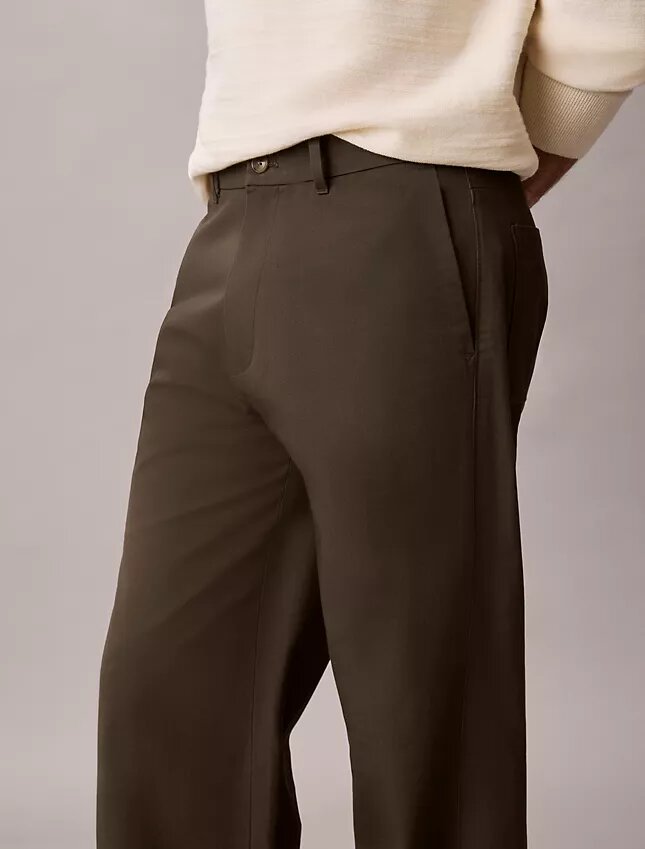 Lässige, gerade Hose mit Abnähern Lässige, gerade Hose mit Abnähern