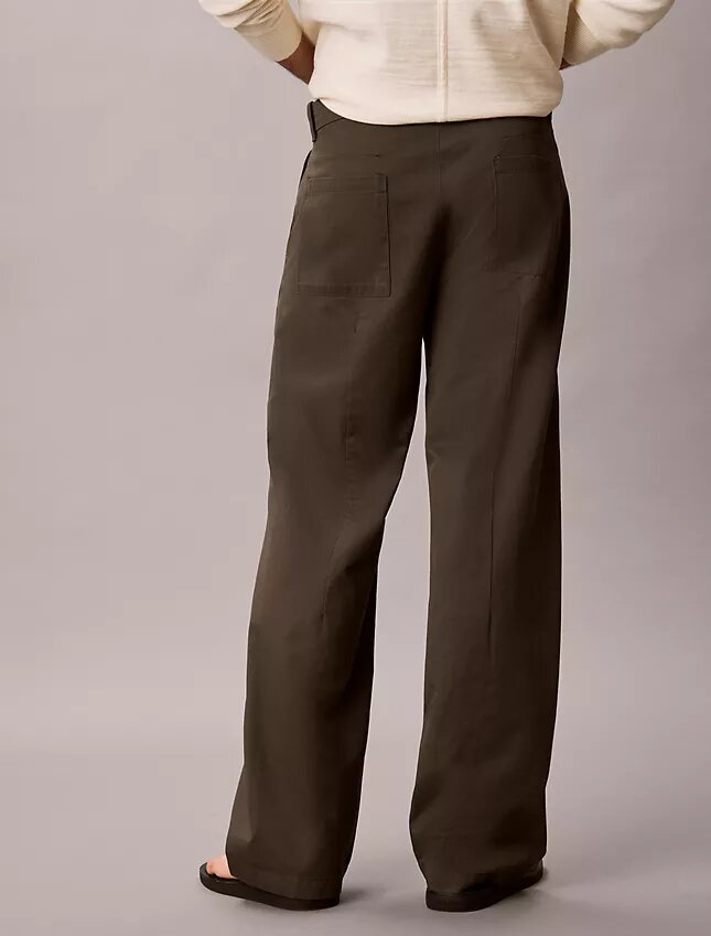 Lässige, gerade Hose mit Abnähern Lässige, gerade Hose mit Abnähern
