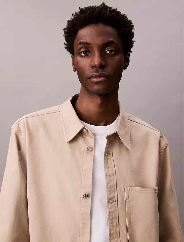 Lässige Hemdjacke aus Canvas Lässige Hemdjacke aus Canvas