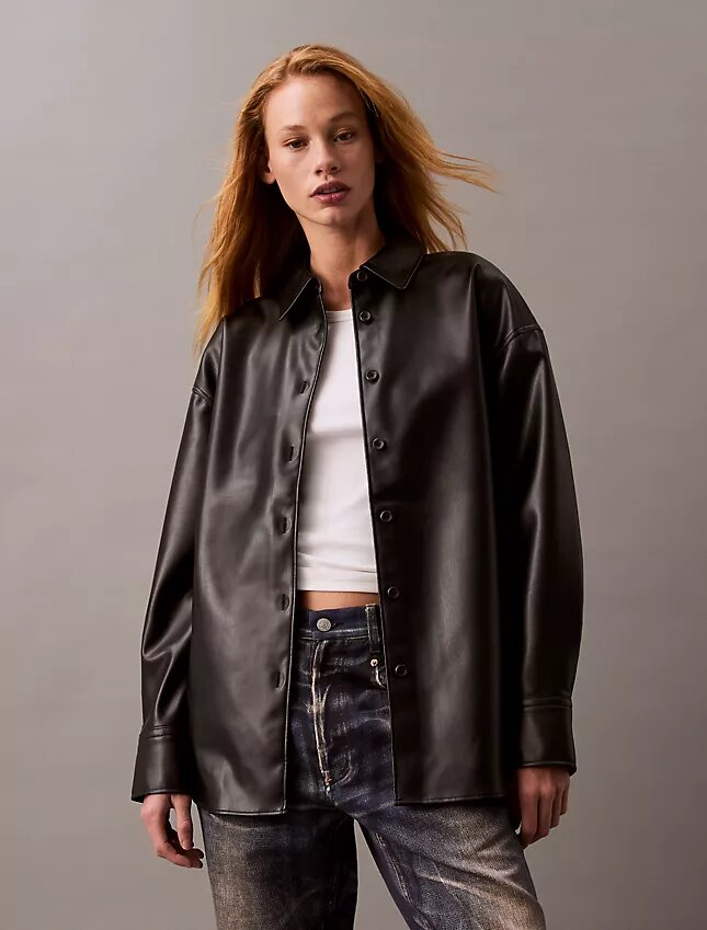 Lässige Hemdjacke aus Kunstleder Lässige Hemdjacke aus Kunstleder
