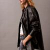 Lässige Hemdjacke aus Kunstleder Lässige Hemdjacke aus Kunstleder
