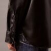 Lässige Hemdjacke aus Kunstleder Lässige Hemdjacke aus Kunstleder