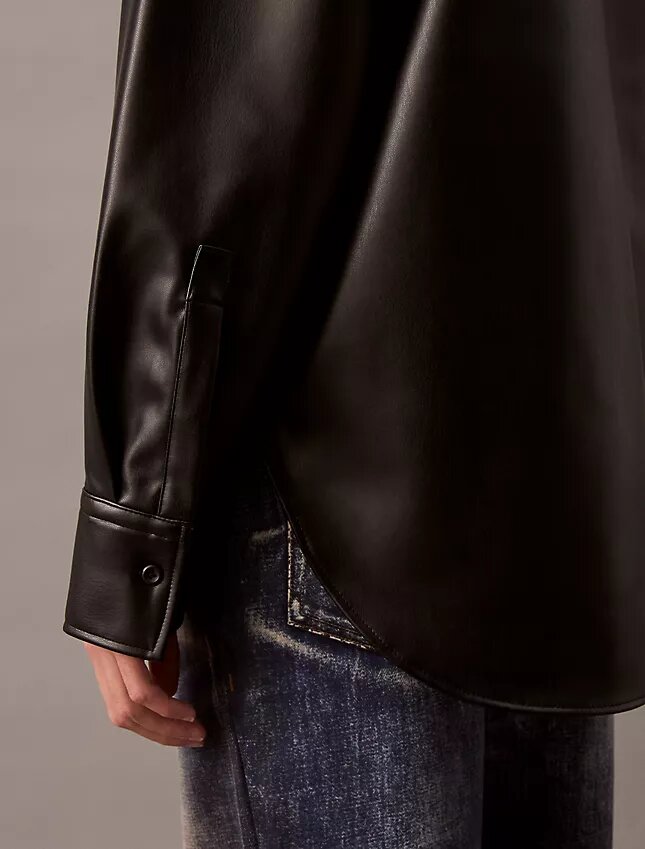 Lässige Hemdjacke aus Kunstleder Lässige Hemdjacke aus Kunstleder