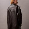 Lässige Hemdjacke aus Kunstleder Lässige Hemdjacke aus Kunstleder