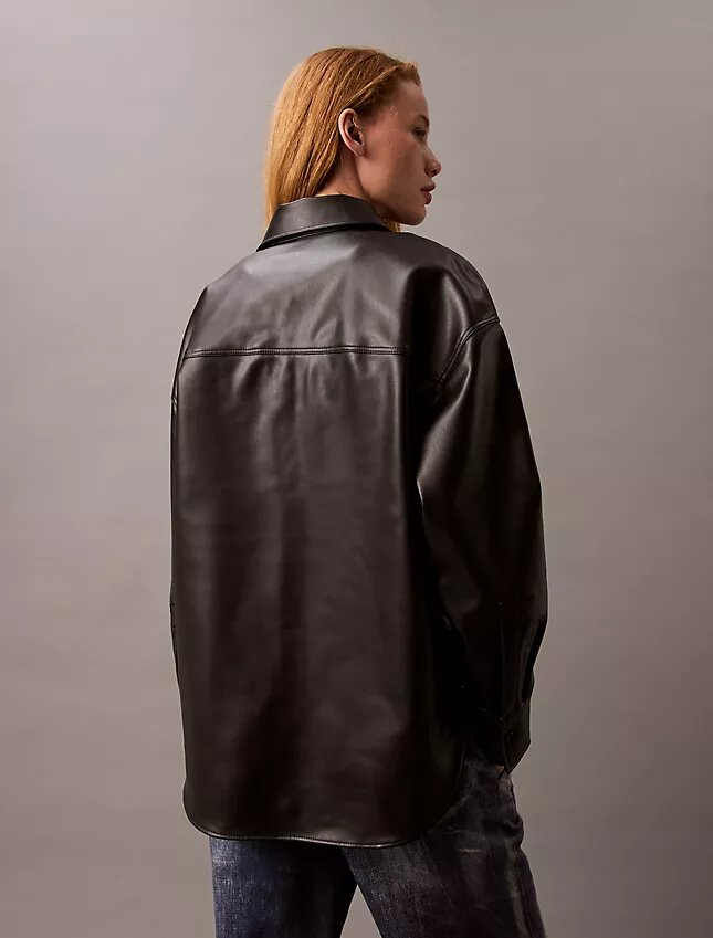 Lässige Hemdjacke aus Kunstleder Lässige Hemdjacke aus Kunstleder