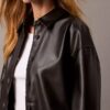 Lässige Hemdjacke aus Kunstleder Lässige Hemdjacke aus Kunstleder