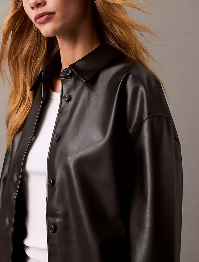 Lässige Hemdjacke aus Kunstleder Lässige Hemdjacke aus Kunstleder