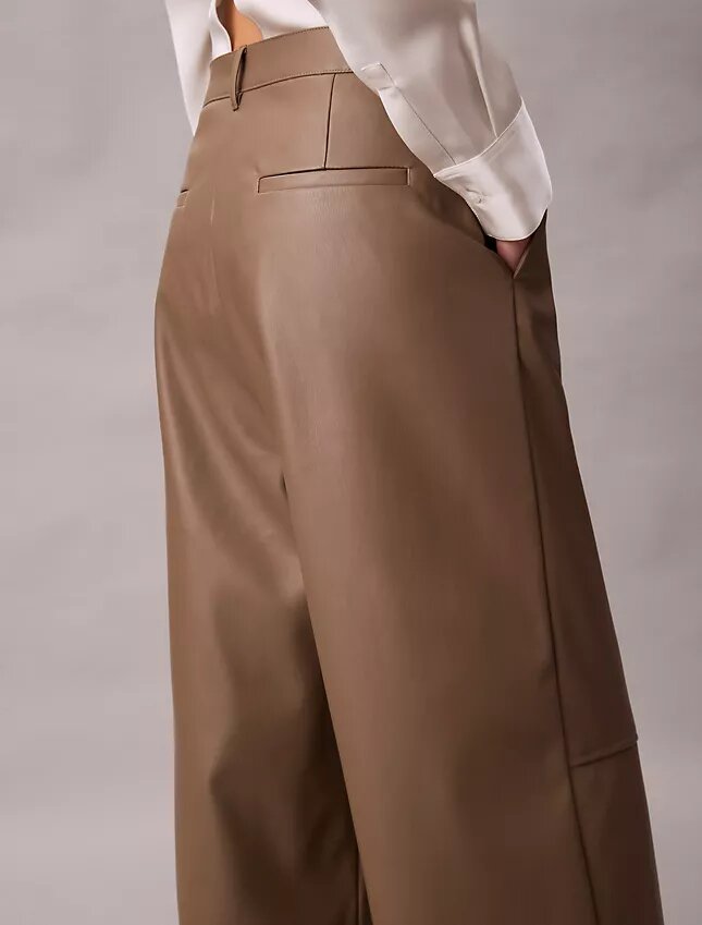 Lässige Hose aus Kunstleder Lässige Hose aus Kunstleder