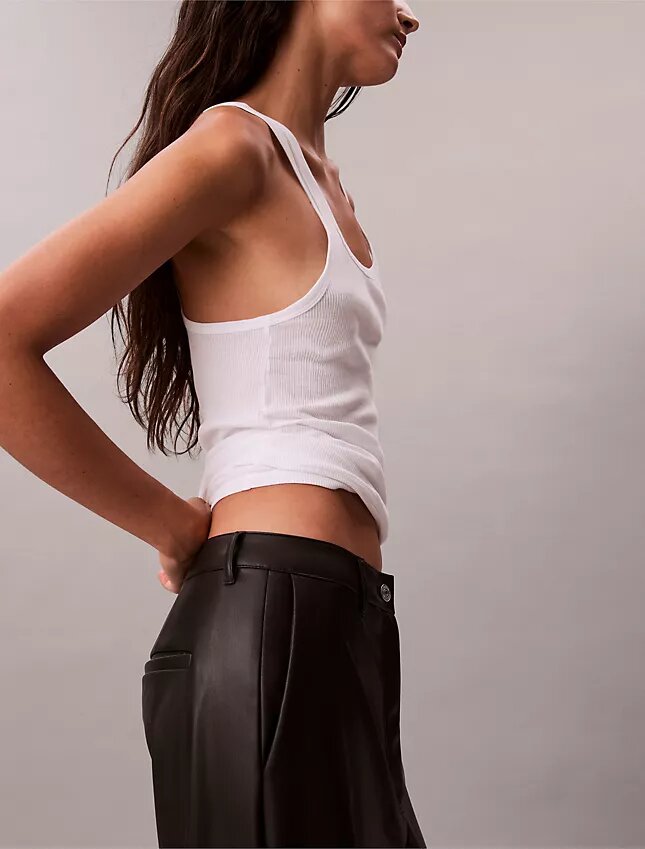 Lässige Hose aus Kunstleder Lässige Hose aus Kunstleder
