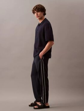 Lässige, konisch zulaufende Hose zum Hineinschlüpfen