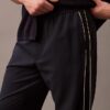 Lässige, konisch zulaufende Hose zum Hineinschlüpfen