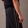 Lässige, konisch zulaufende Hose zum Hineinschlüpfen