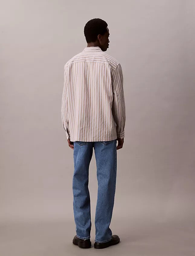 Lässiges Button-Down-Hemd aus Viskose-Nylon-Mischung mit Streifenmuster Lässiges Button-Down-Hemd aus Viskose-Nylon-Mischung mit Streifenmuster