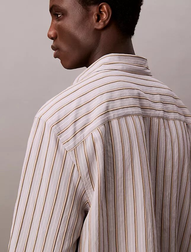 Lässiges Button-Down-Hemd aus Viskose-Nylon-Mischung mit Streifenmuster Lässiges Button-Down-Hemd aus Viskose-Nylon-Mischung mit Streifenmuster