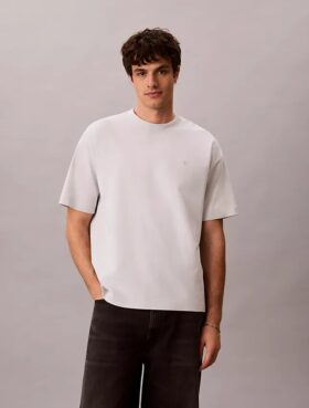Lässiges T-Shirt mit Monologo-Grafik im Used-Look