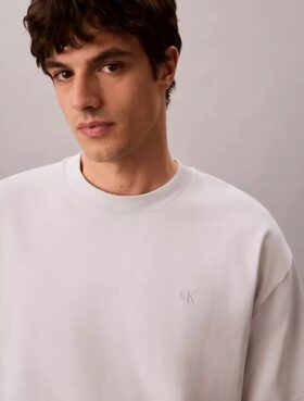 Lässiges T-Shirt mit Monologo-Grafik im Used-Look