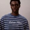 Lässiges T-Shirt mit Streifen-Logo Lässiges T-Shirt mit Streifen-Logo
