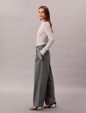 Maßgeschneiderte Hose mit Gürtel