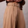 Maßgeschneiderte Hose mit Gürtel