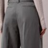 Maßgeschneiderte Hose mit Gürtel