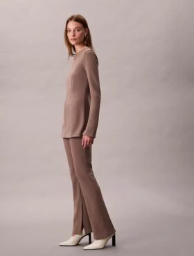 Maßgeschneiderte Strickhose mit ausgestelltem Bein und elastischem Bund