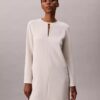 Maßgeschneidertes Minikleid aus Krepp Maßgeschneidertes Minikleid aus Krepp