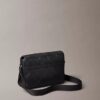 Messenger-Tasche mit durchgehendem geprägten Emblem Messenger-Tasche mit durchgehendem geprägten Emblem