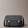 Messenger-Tasche mit durchgehendem Monogram