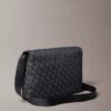 Messenger-Tasche mit durchgehendem Monogram