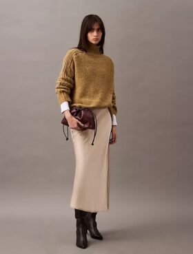 Midi-Rock aus Stretch-Satin