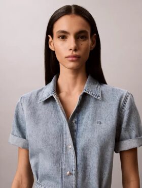 Mini-Kleid aus Denim mit Gürtel