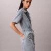 Mini-Kleid aus Denim mit Gürtel Mini-Kleid aus Denim mit Gürtel