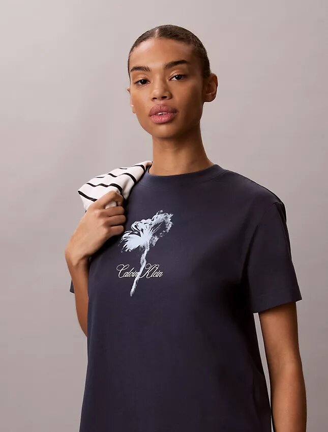 Mini-T-Shirt-Kleid mit Blumenprint Mini-T-Shirt-Kleid mit Blumenprint