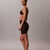 Minimalistische Boyshorts mit tiefem Rückenausschnitt aus Mesh