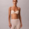 Minimalistische Boyshorts mit tiefem Rückenausschnitt aus Mesh