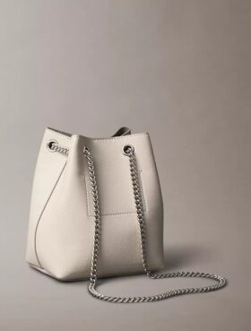 Minimalistische Monogram-Beuteltasche