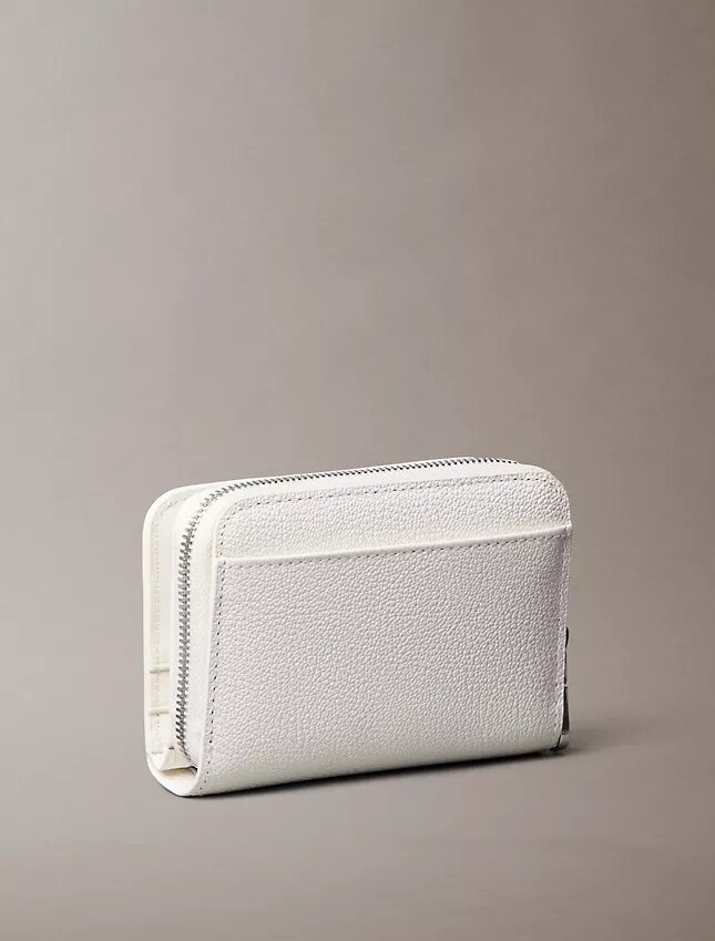 Minimalistische Monogram-Geldbörse mit Reißverschluss und Klappe Minimalistische Monogram-Geldbörse mit Reißverschluss und Klappe