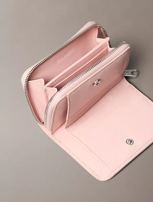 Minimalistische Monogram-Geldbörse mit Reißverschluss und Klappe Minimalistische Monogram-Geldbörse mit Reißverschluss und Klappe