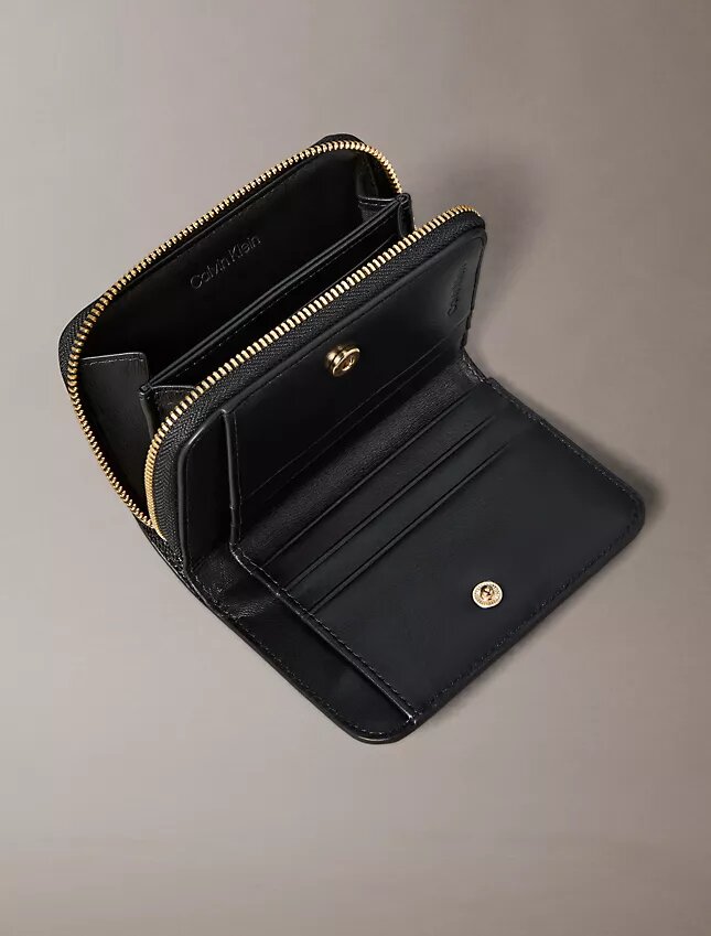 Minimalistische Monogram-Geldbörse mit Reißverschluss und Klappe Minimalistische Monogram-Geldbörse mit Reißverschluss und Klappe