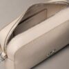 Minimalistische Monogram-Handytasche